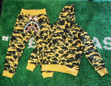 Load image into Gallery viewer, Bape Camouflage Print Set
