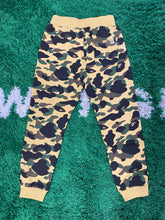 Load image into Gallery viewer, Bape Camouflage Print Set
