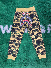 Load image into Gallery viewer, Bape Camouflage Print Set
